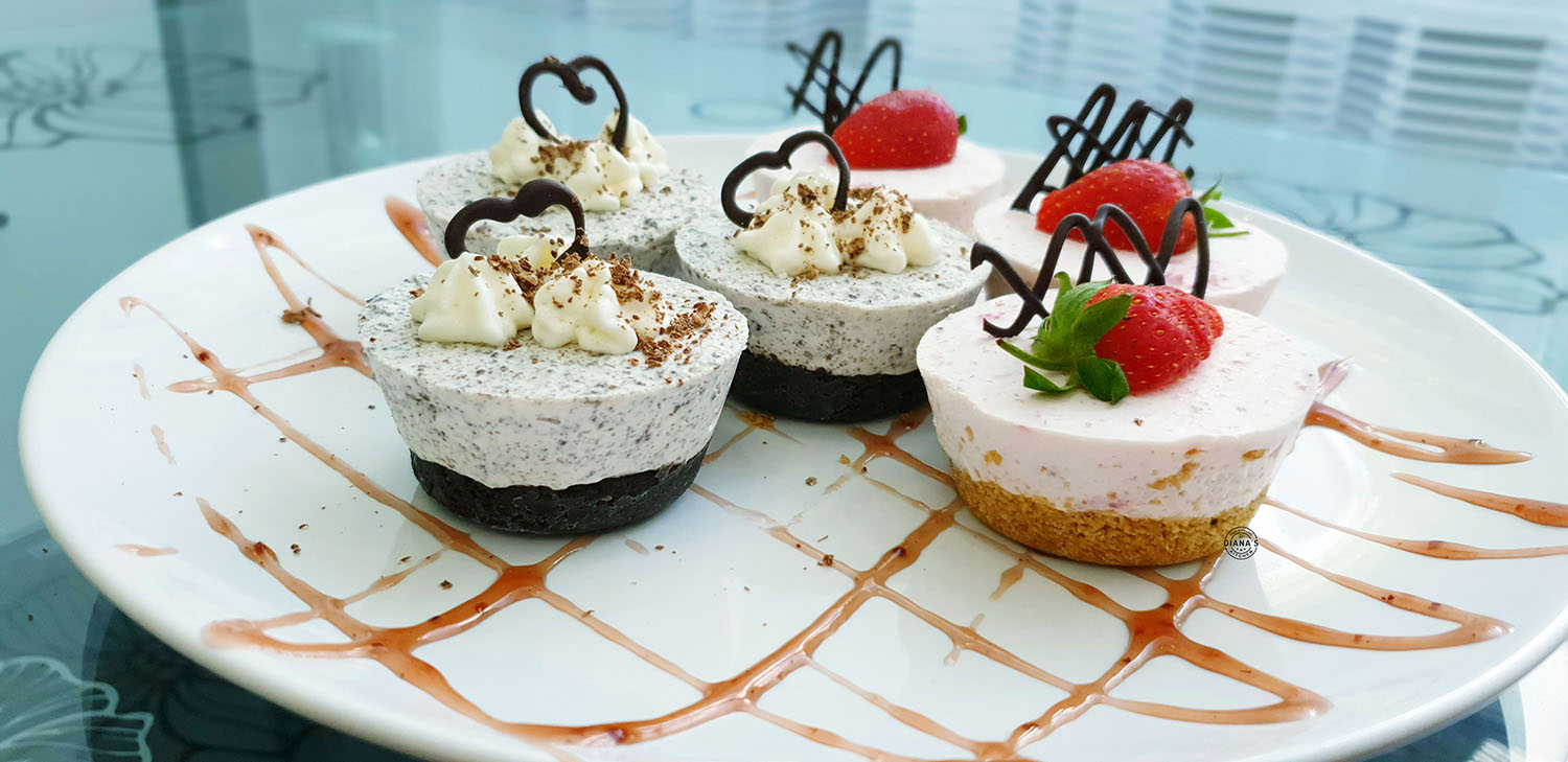 Mini cheesecake-uri cu Oreo si capsuni Mini cheesecake cu Oreo si mini cheesecake cu capsuni 2