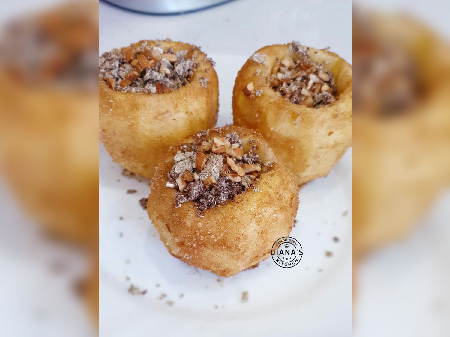 Mere umplute cu halva si invelite in aluat