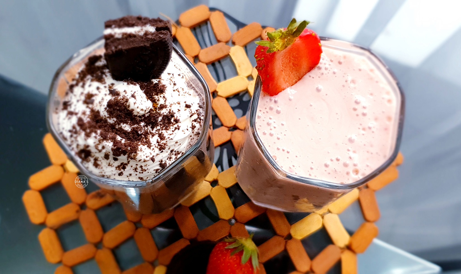 Oreo Milkshake si Strawberry Milkshake