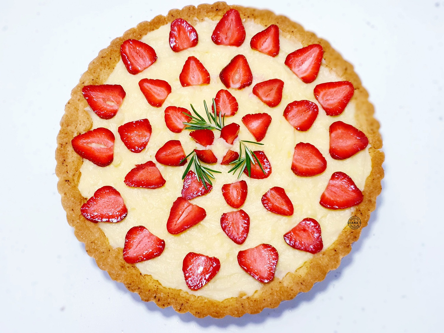 Tarta cu crema de vanilie si capsuni