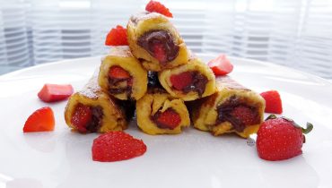 Rulouri cu crema de nuci si alune