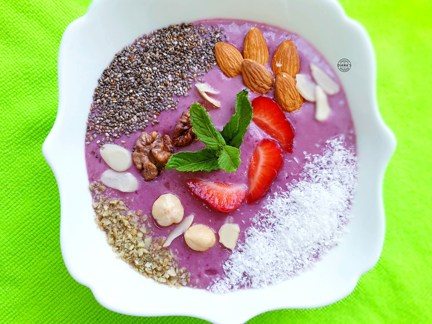 Smoothie Bowl cu mure si banane