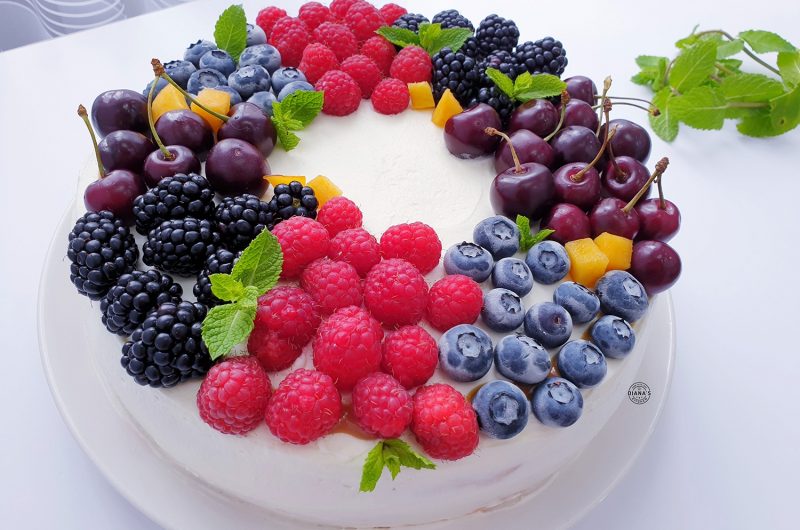 Tort din pandispan cu fructe