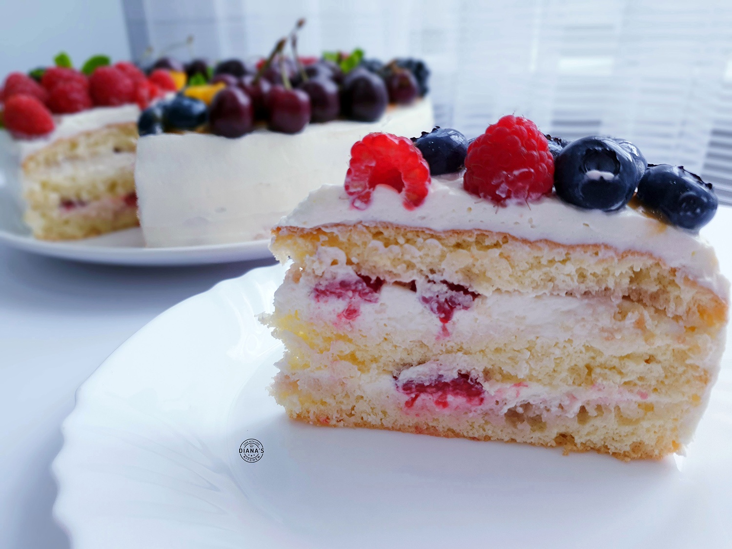 Tort din pandispan cu fructe 4