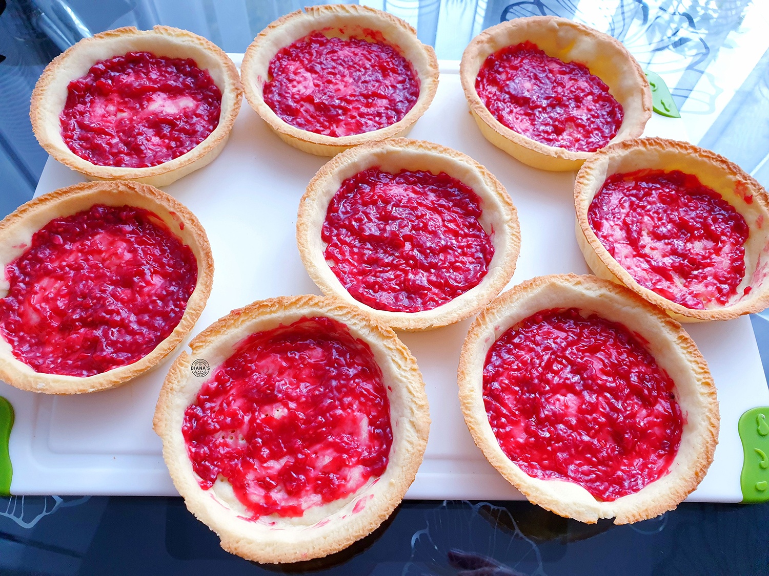 Mini tarte cu crema de branza si fructe Mini tarte cu crema de branza si fructe 4