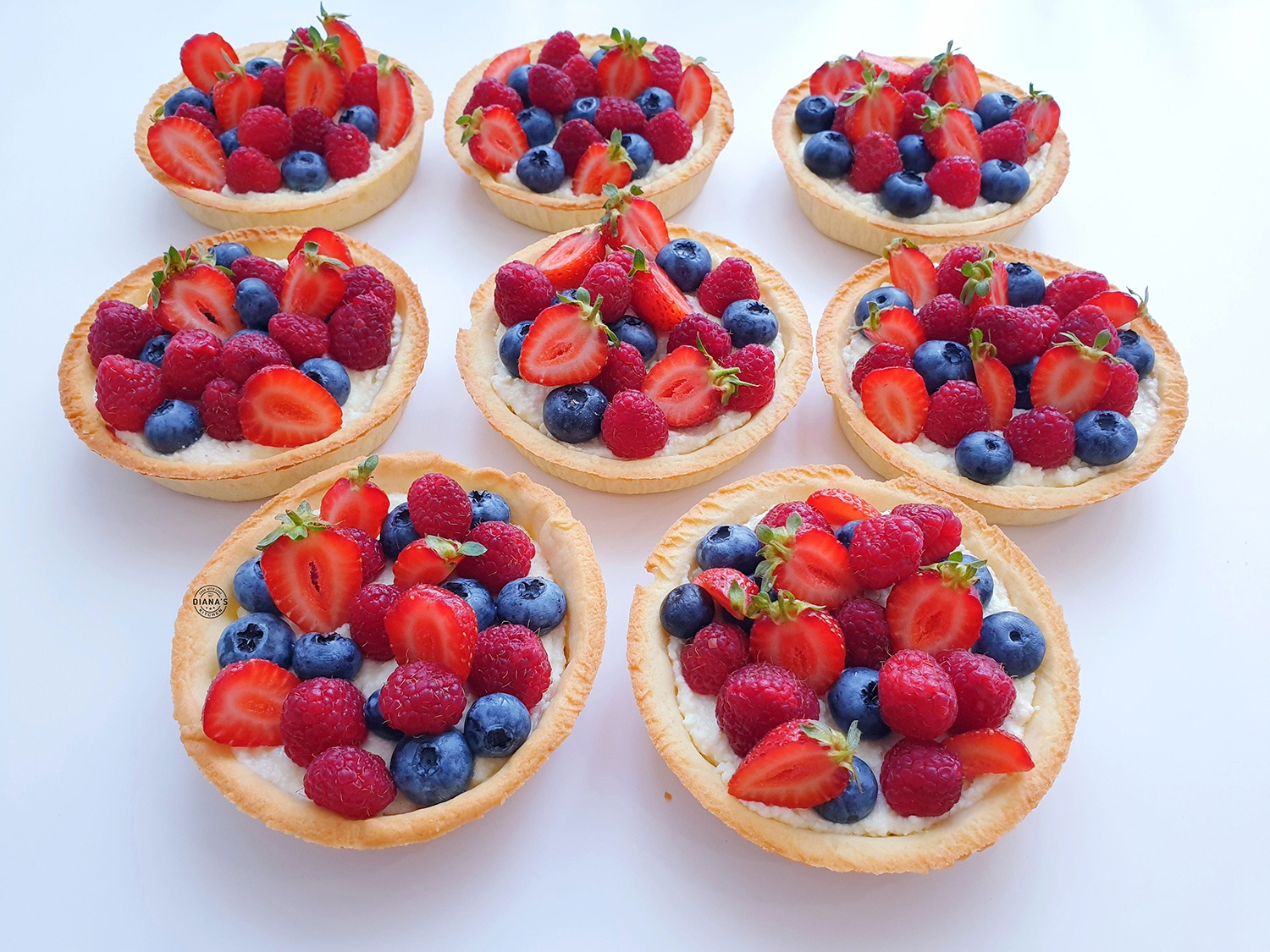 Mini tarte cu crema de branza si fructe Mini tarte cu crema de branza si fructe 5