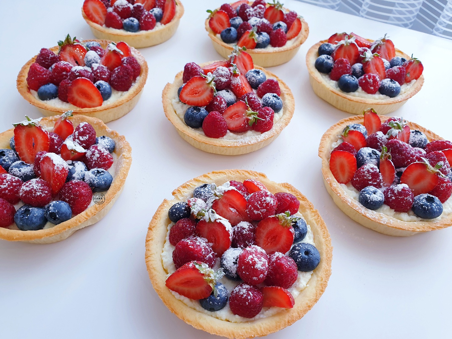 Mini tarte cu crema de branza si fructe Mini tarte cu crema de branza si fructe 6