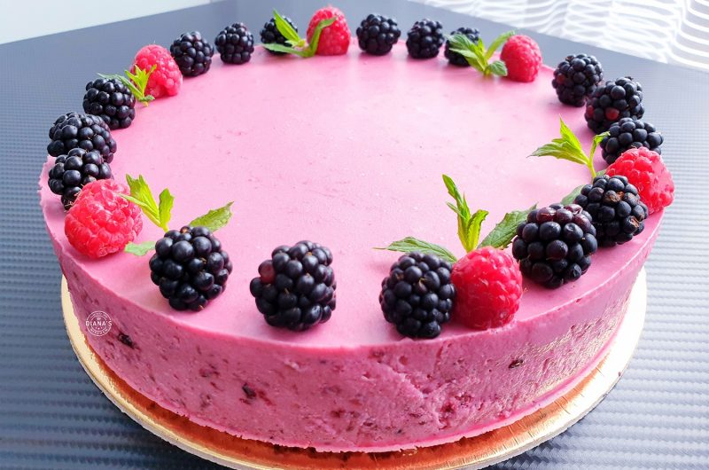 Tort fresh cu mousse de mure