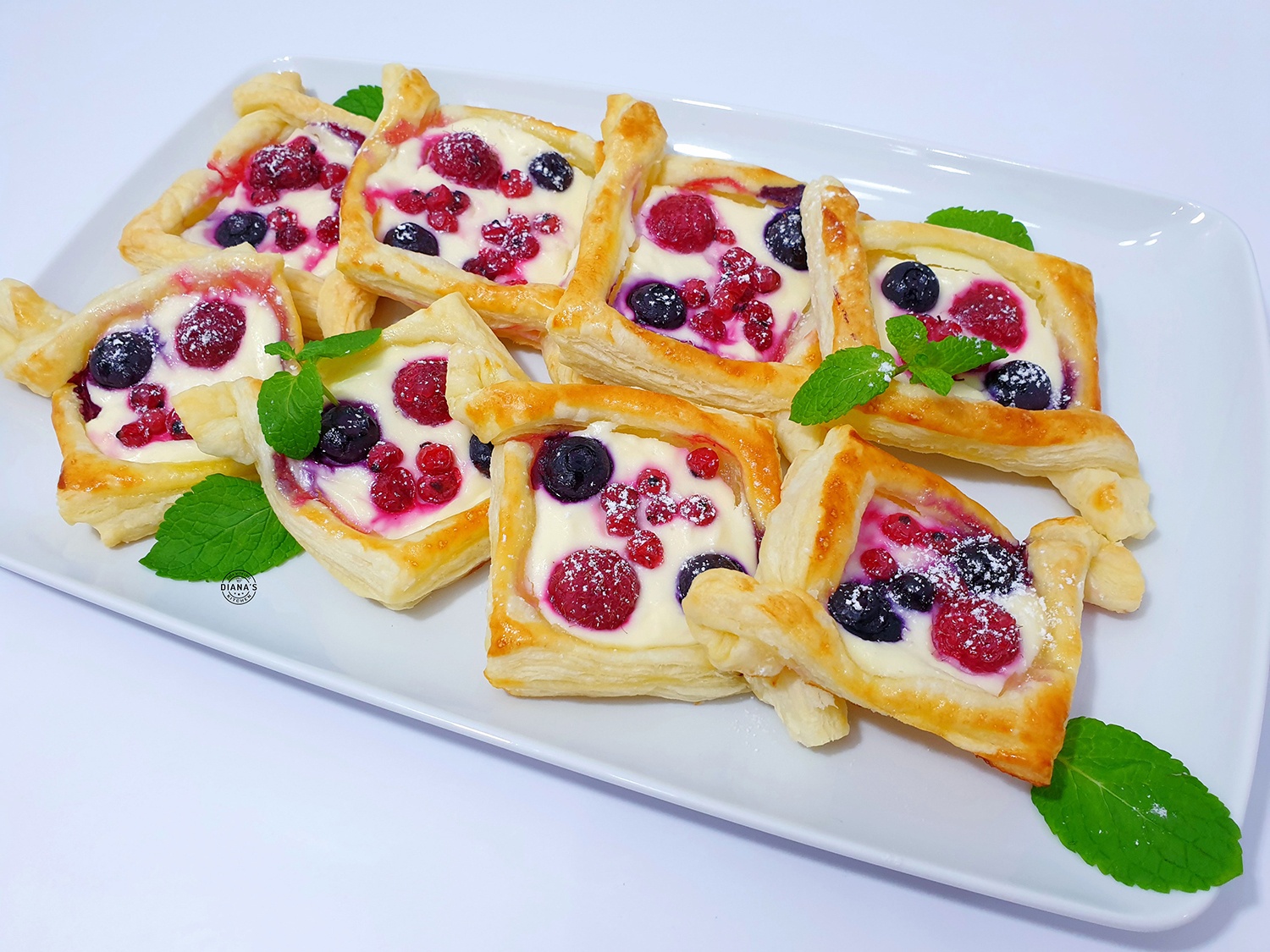 Foietaj cu crema de branza si fructe
