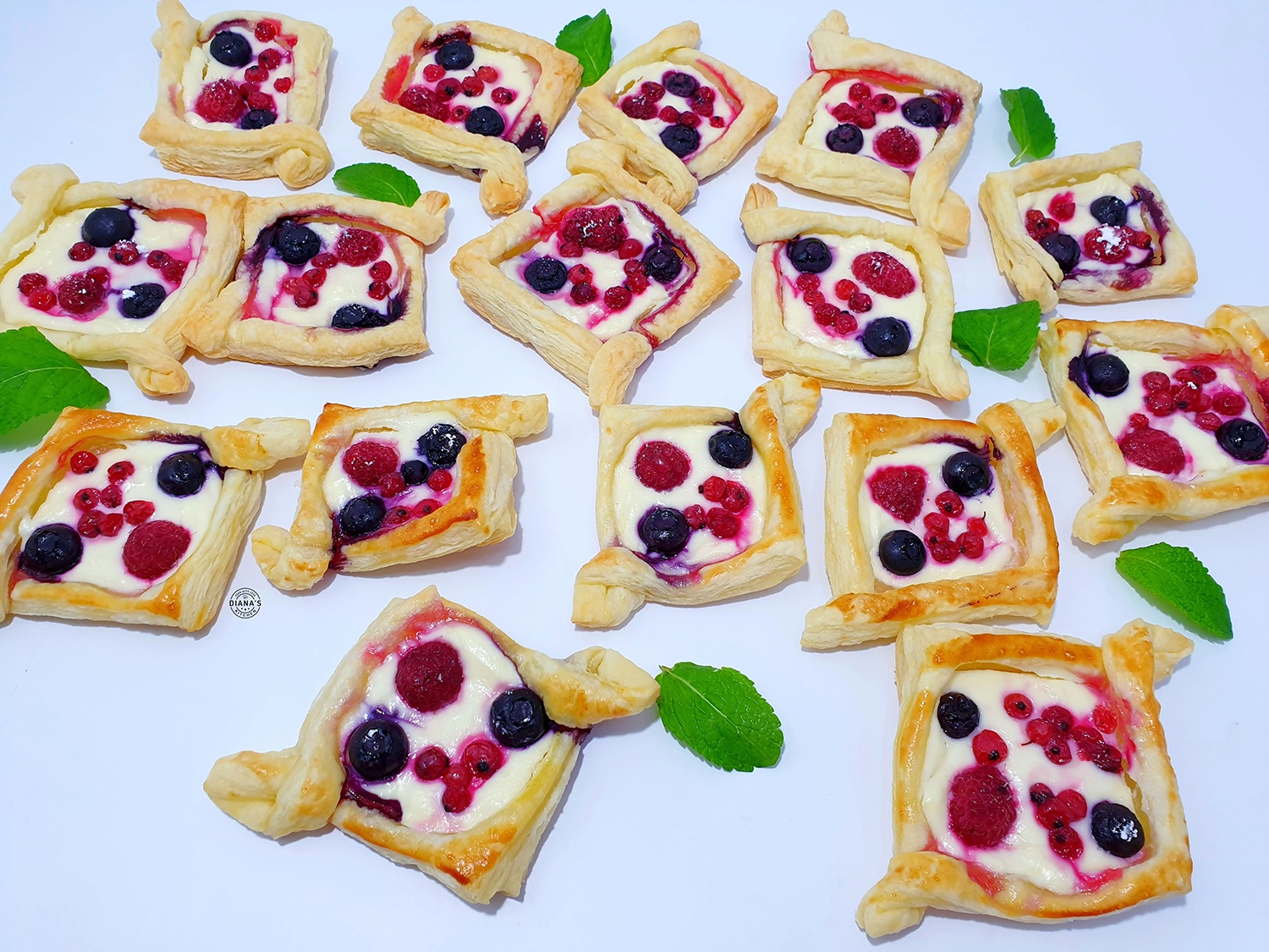 Foietaj cu crema de branza si fructe 4