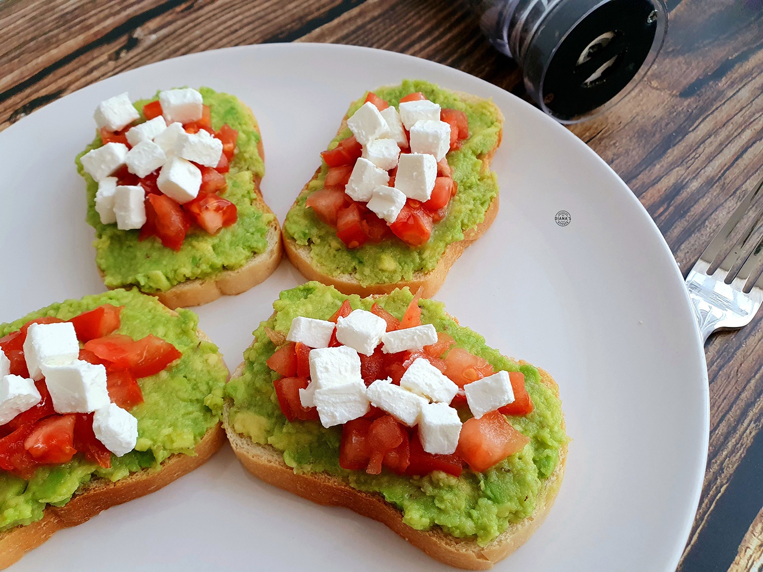 Tartine cu avocado Tartine rapide cu avocado 3