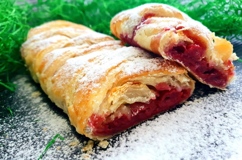 Strudel impletit cu visine