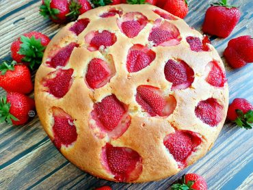 Prajitura cu capsuni