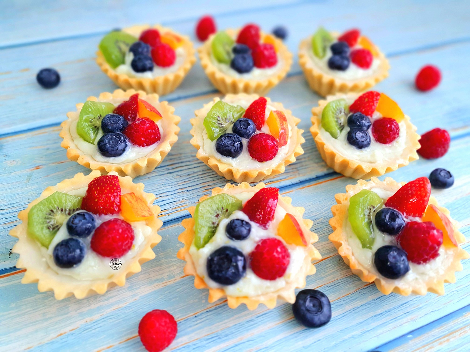 Mini tarte cu budinca de fistic si fructe Mini tarte cu budinca de fistic si fructe 4