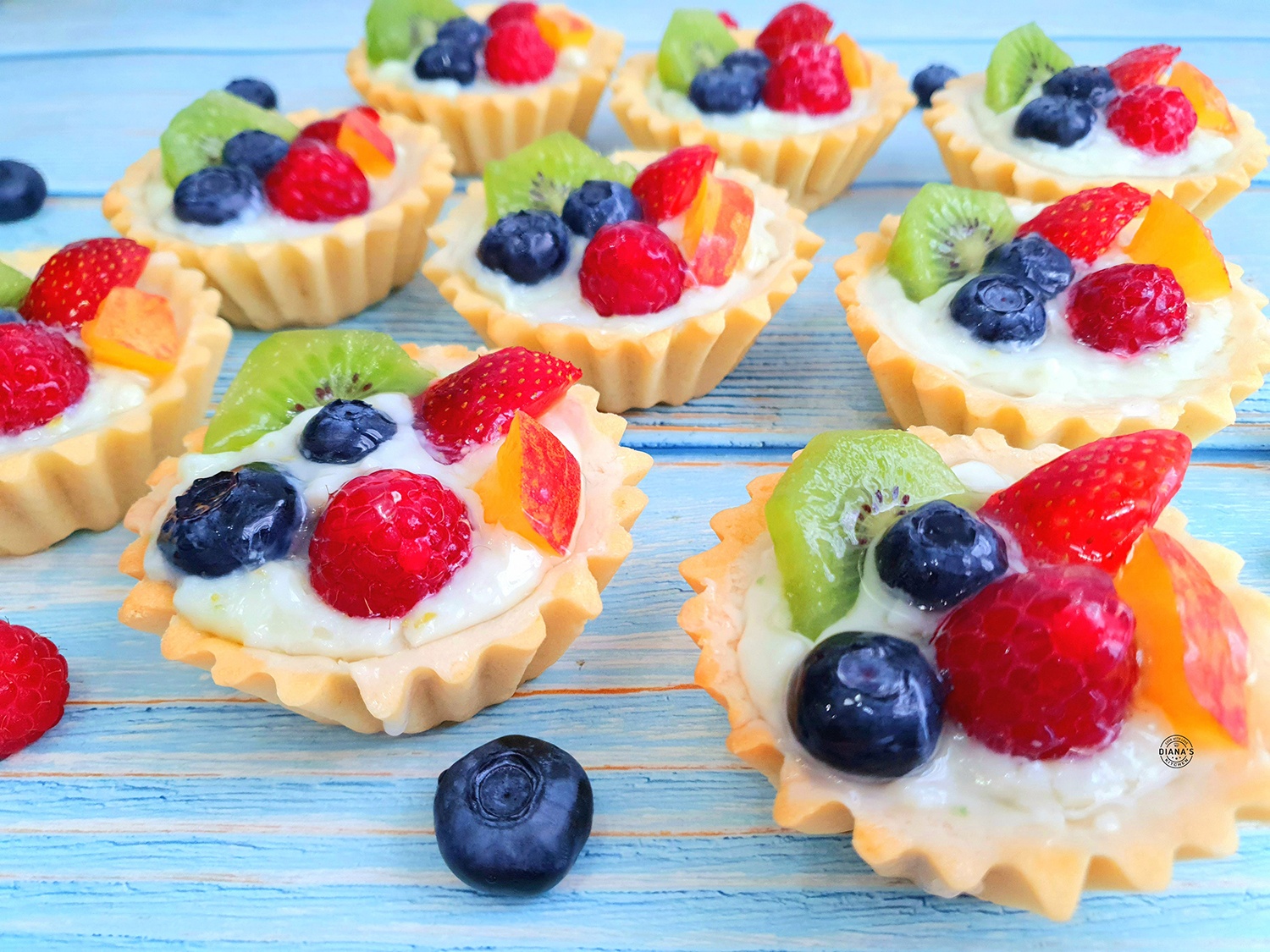 Mini tarte cu budinca de fistic si fructe Mini tarte cu budinca de fistic si fructe 3