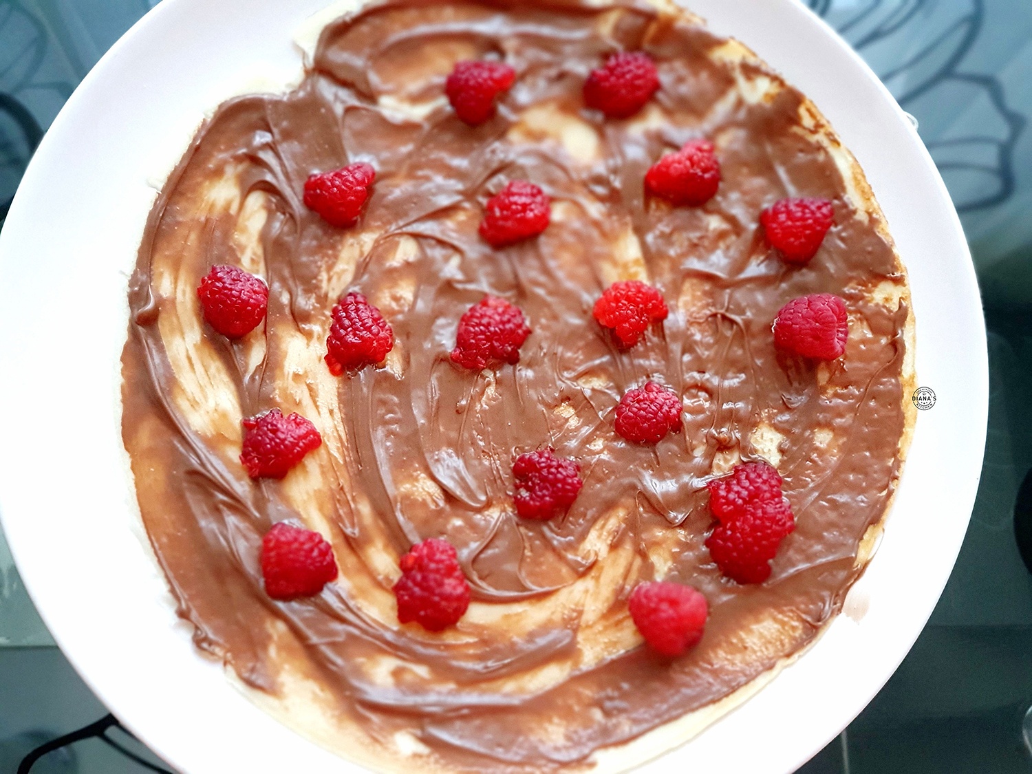Tort de clatite cu 2 tipuri de crema si zmeura 2