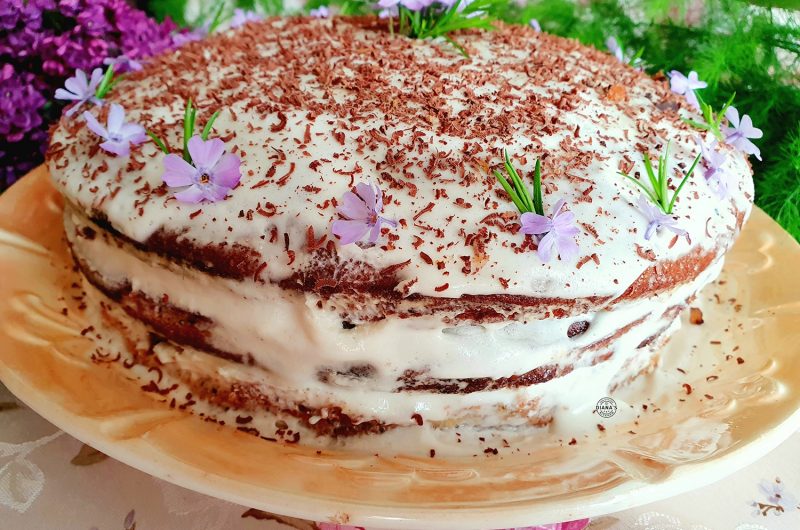 Tort pandispan cu nuci, visine si mac