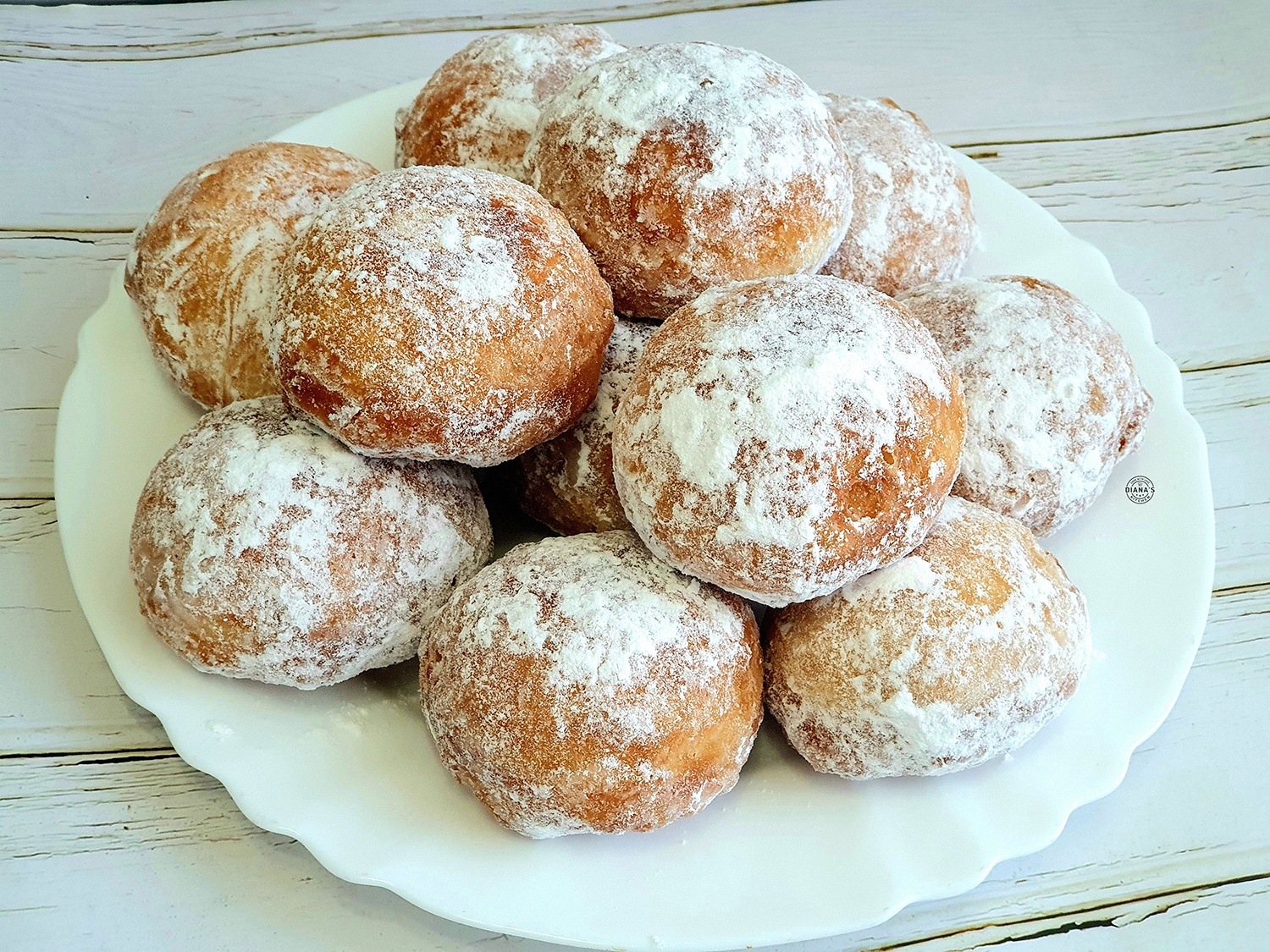 Gogosi cu crema de vanilie Gogosi cu crema de vanilie 2