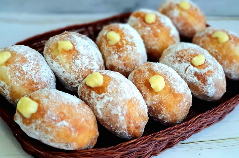 Gogosi cu crema de vanilie