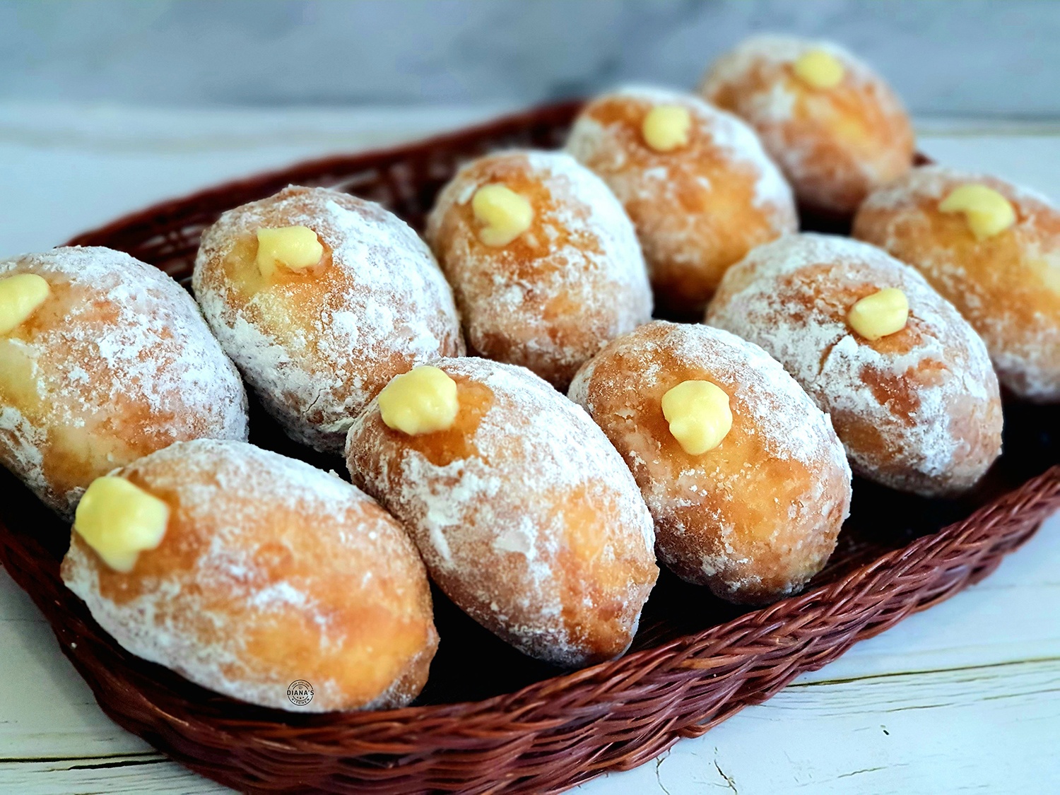 Gogosi cu crema de vanilie