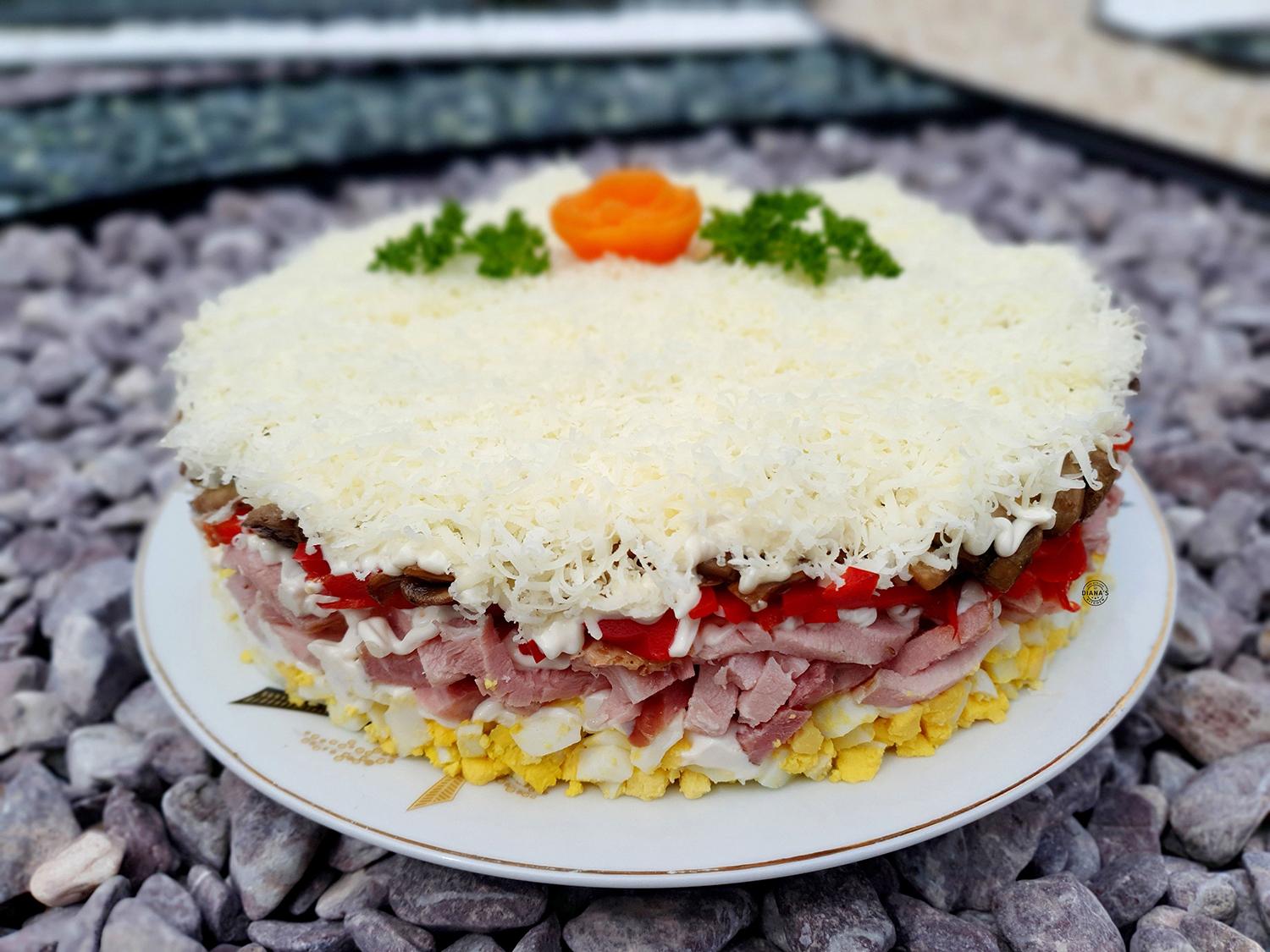 Salata in straturi cu pastrama