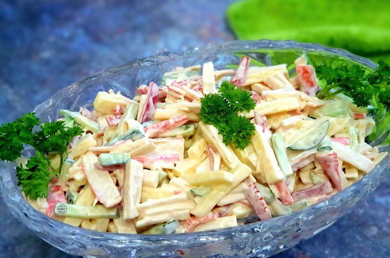 Salata usoara cu crabi